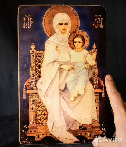 Икона деревянная "Богоматерь на престоле" — оригинальный подарок