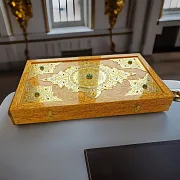 Нарды «Малахит» из карельской берёзы с позолоченной гравюрой — оригинальный подарок — фотография 1