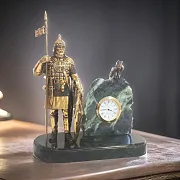 Подарочные часы «Витязь-защитник» с богатырём на змеевике — фотография 1