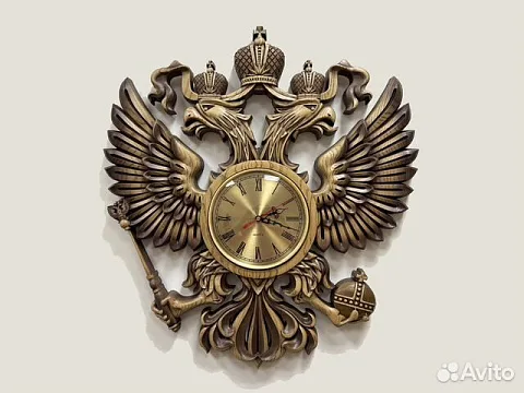 Часы с гербом РФ, резные из массива ясеня — красивый подарок
