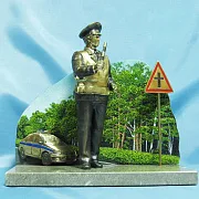 Бронзовый сувенир «За безопасность движения» в подарок — фотография 2