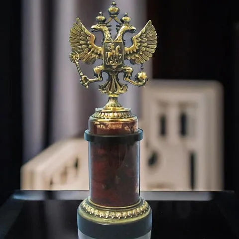 Бронзовая композиция «Герб Российский» (колонна с яшмой и долеритом) — необычный подарок