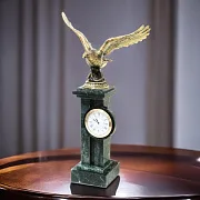 Подарочные винтажные настольные часы «Орел» из бронзы и змеевика — фотография 1