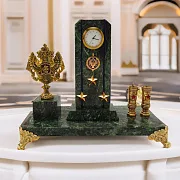 Подарочные часы «Погон» с гербом ФСБ и подставками — фотография 1