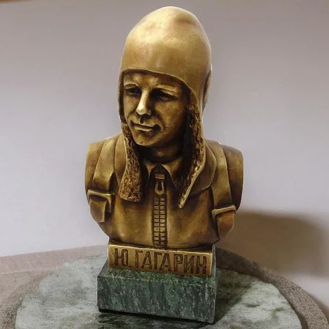 Бронзовый бюст «Гагарин» — оригинальный подарок
