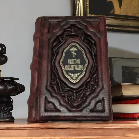 Святое Евангелие — книга в кожаном переплёте — красивый подарок