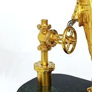 На память: Бронзовая композиция «Сотрудник газовой промышленности» — фотография 4