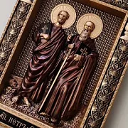 На память: Икона резная Святые Апосталы Пётр и Павел — фотография 2