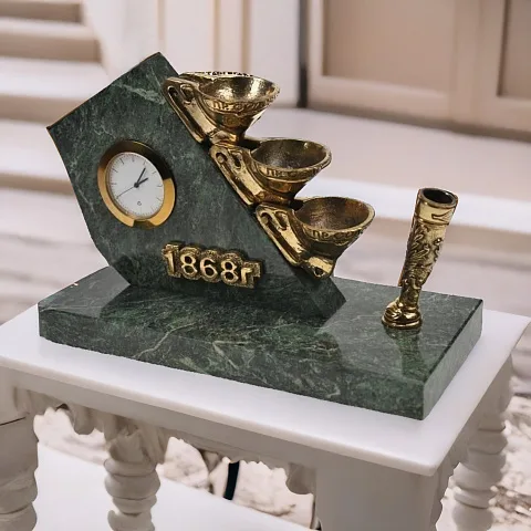 Настольные часы «Прииск» из бронзы и змеевика — необычный подарок