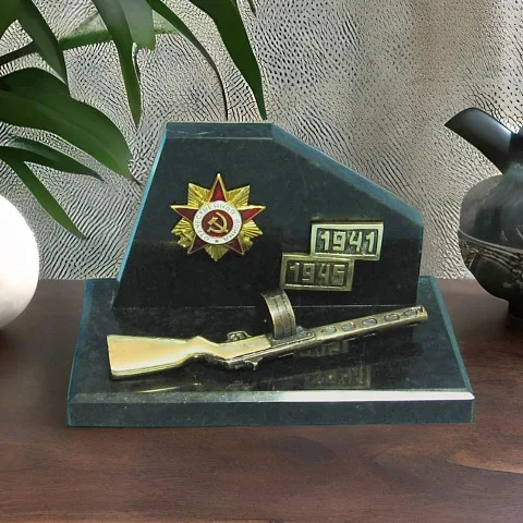 На память: Сувенир «Орден» из бронзы и натурального камня