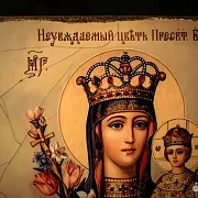 Икона деревянная " Богоматерь Неувядаемый Цвет" — оригинальный подарок — фотография 6