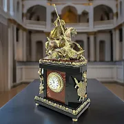 Интерьерные часы «Георгий Победоносец» из яшмы в подарок — фотография 1