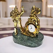 На память: Настольные часы «Победитель» с пожарным — фотография 1